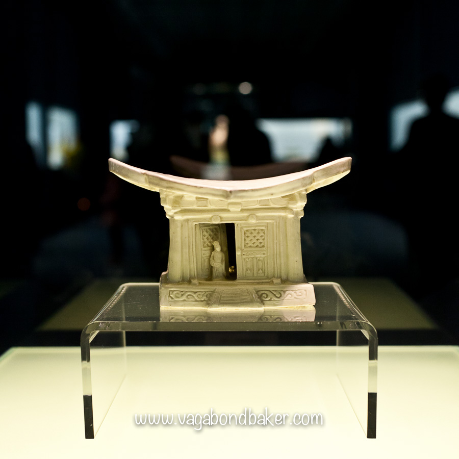 A ceramic pillow with a little house underneath, charming!